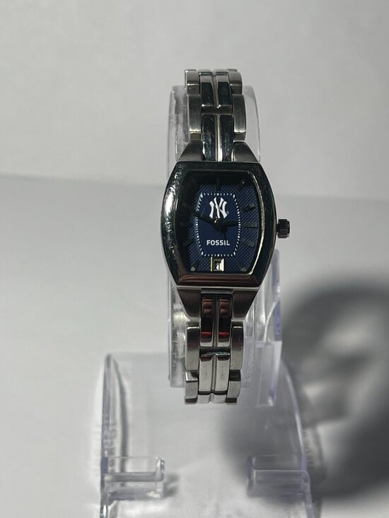 New York Yankees MLB Stainless-Steel Bracelet Watch by Fossil NEW main image 8